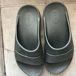 OOFOS Black Comfort Slides